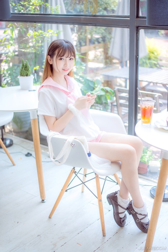 “这……”斥候苦涩的看了邓贤一眼。